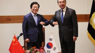 박병석 국회의장, 왕이 중국 국무위원겸 외교부장 예방 받아1.JPG