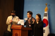 서울의대교수협 비대위원장, '대화협의체 선 구성, 1년 후 의사증원 결정' 제안